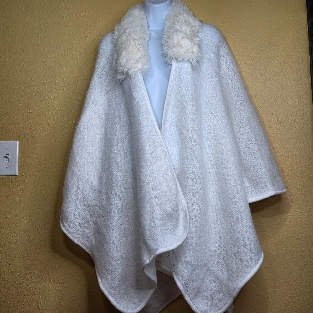 NWT INC International Concepts Women's Faux Fur Collar Topper Wrap Ivory - Picture 2 of 3